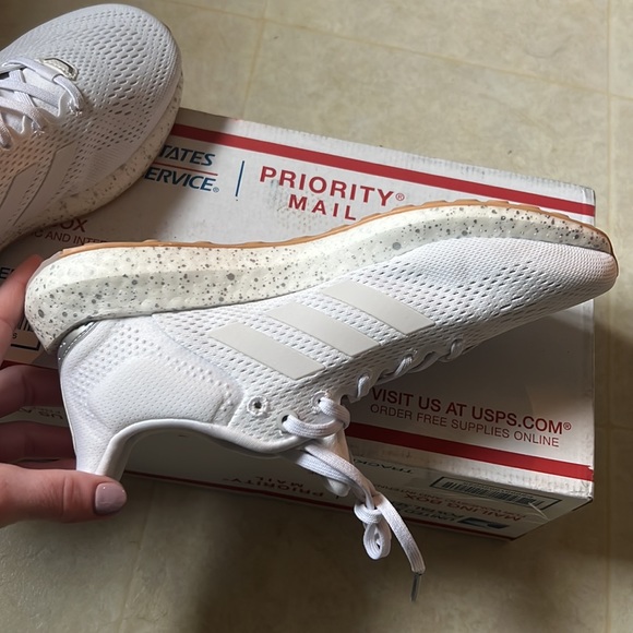 NEW Adidas Pure Boost 21 Shoes Cloud White/Metallic Silver - Size 7.5 - Picture 8 of 10